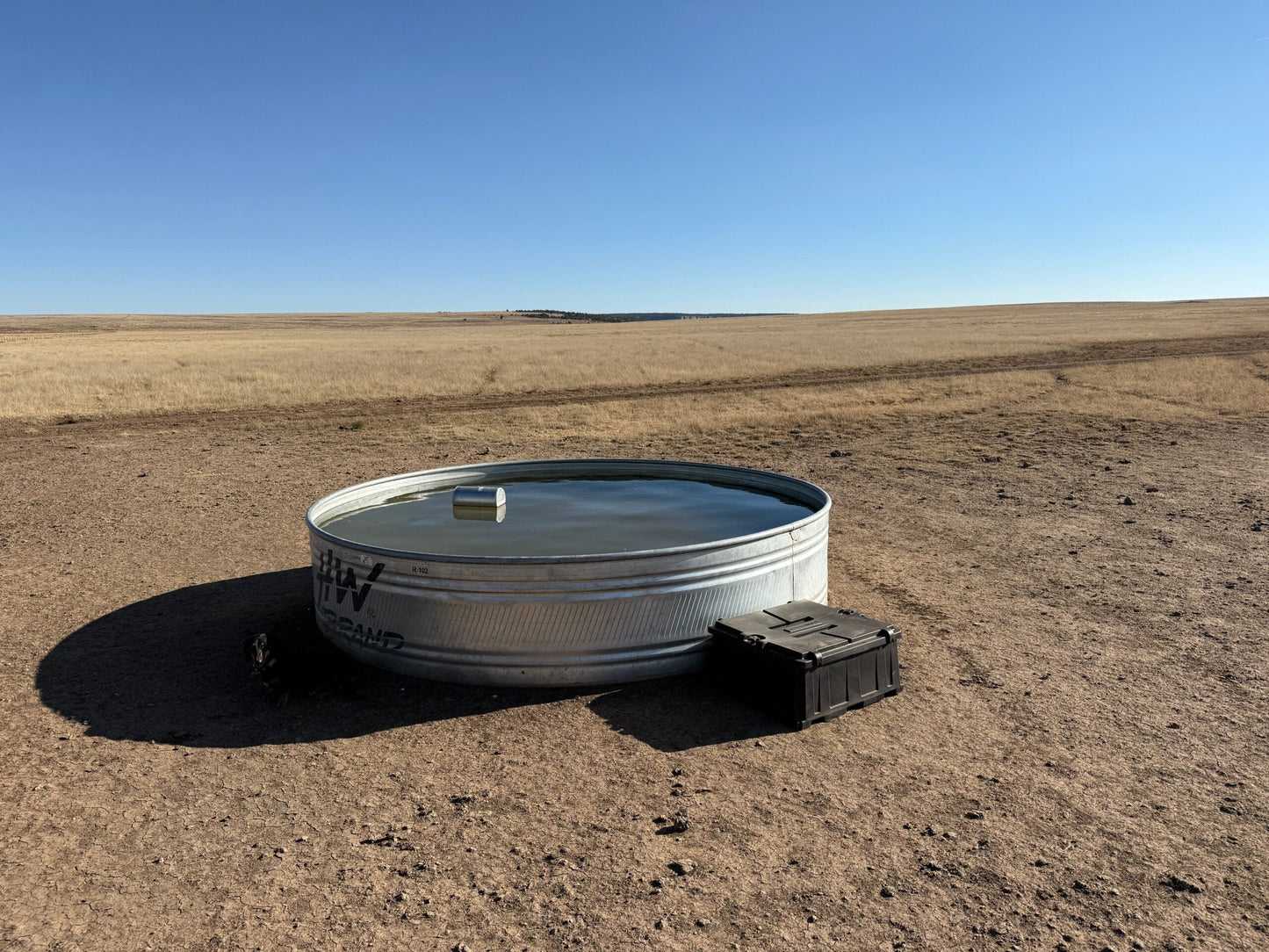 Solar Stock Tank Deicer and Aerator With Battery – Turnkey Off-Grid System (up to 4000 gallon tank)